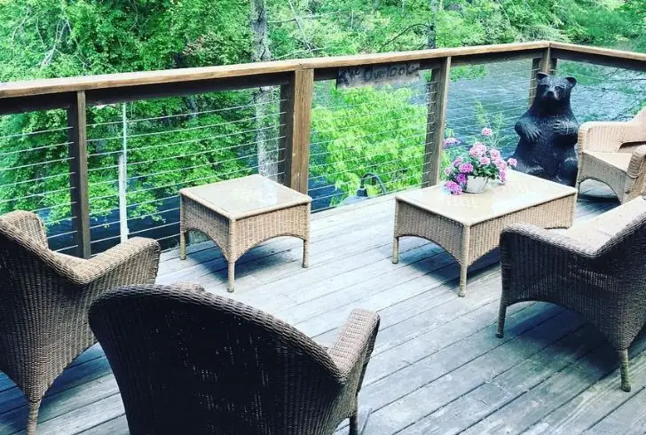 Outdoor dining with riverfront ambiance at Toccoa Riverside