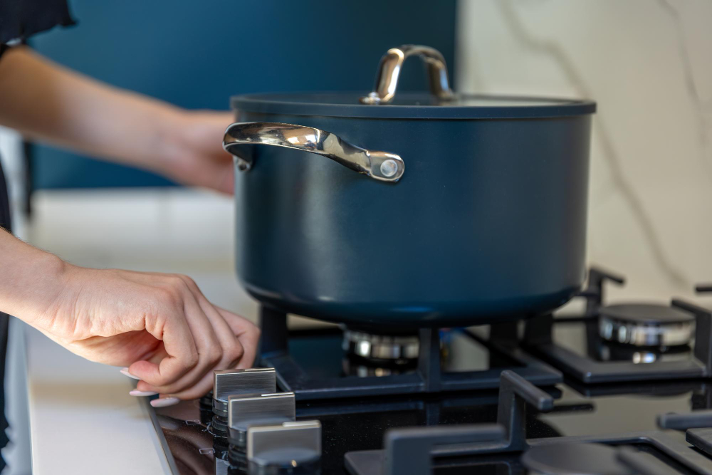 Viral Kitchen Hack Uses Aluminium Foil for Stove Maintenance – Should You Try It?