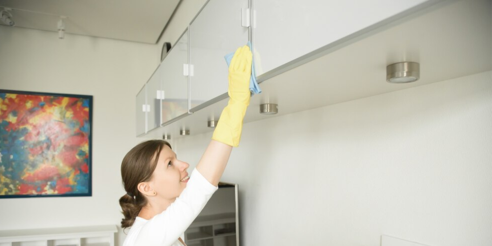 How to Clean Kitchen Cabinets