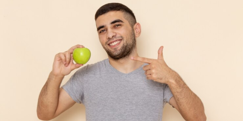 does eating apples clean your teeth